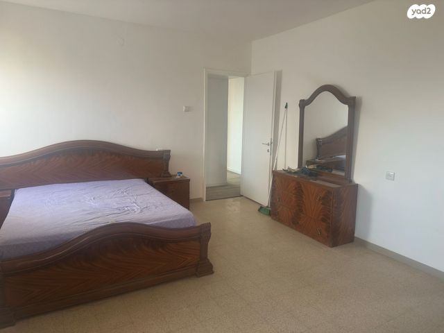 דירה, לוי אשכול, טבריה