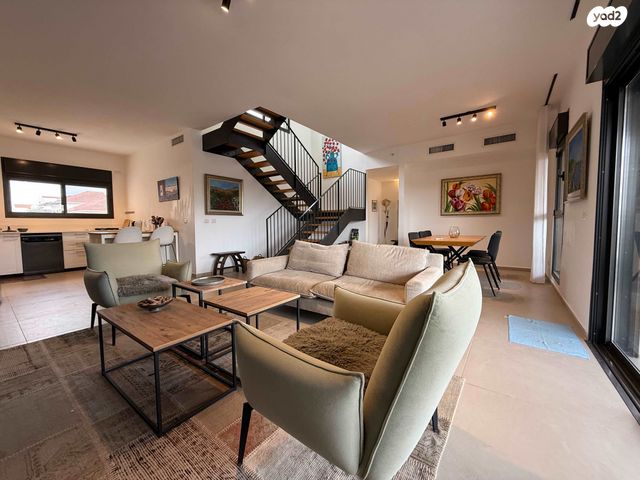 שושנה דמארי 