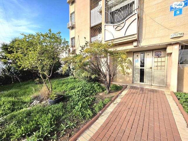 דירה, לוי אשכול, שיכון ד, טבריה