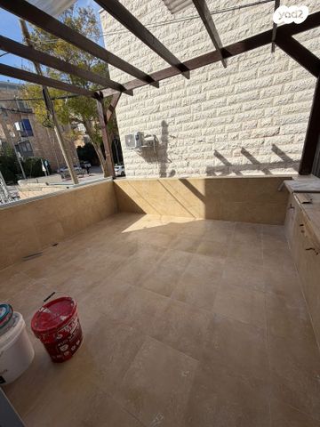 דירה, הרב עוזיאל, בית וגן, ירושלים