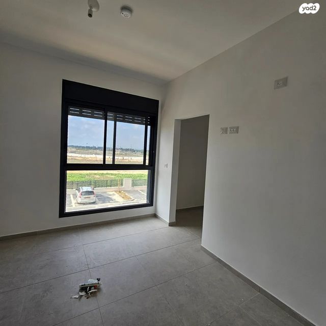 דירה, אלה, בת חפר, בת חפר