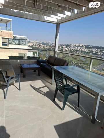 דירה, אברהם פררה, הולילנד, ירושלים