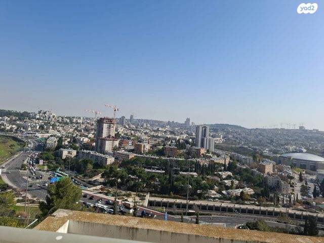 דירה, אברהם פררה, הולילנד, ירושלים