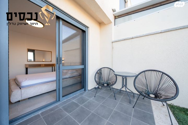 דירת גן, ענבר, נעלה, נעלה