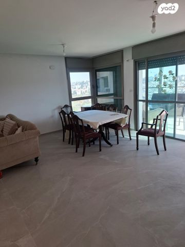 דירה, אברהם פררה, הולילנד, ירושלים