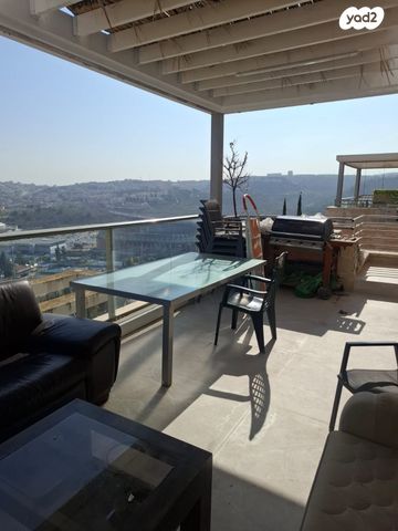 דירה, אברהם פררה, הולילנד, ירושלים