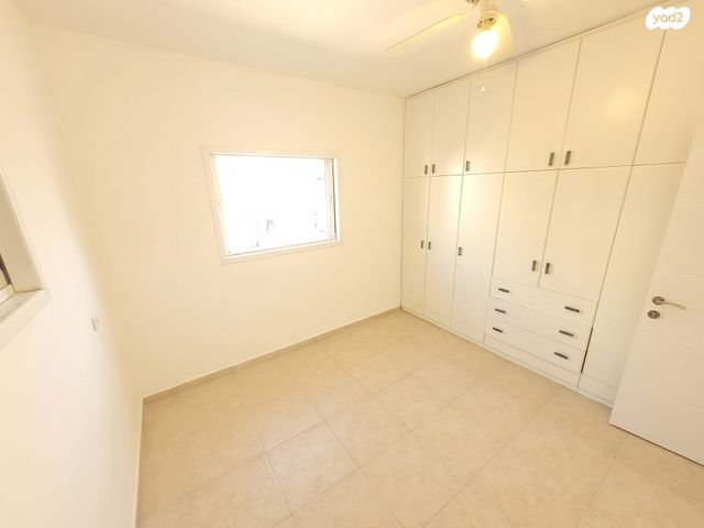 דירה, האחים בז'רנו, חרוזים, רמת גן