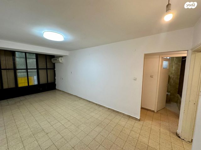 דירה, הגיבור האלמוני 10, יד אליהו, תל אביב יפו