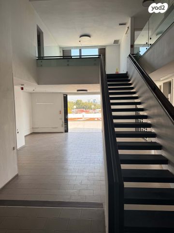 טריפלקס, הרצליה