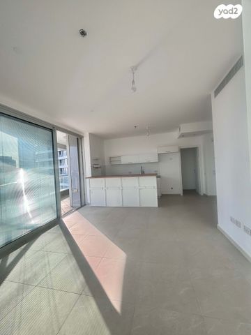 דירה, גרציאני יצחק 8, גני שרונה, קרית הממשלה, תל אביב יפו