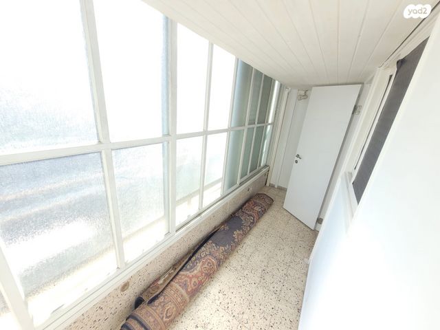 דירה, האחים בז'רנו, חרוזים, רמת גן