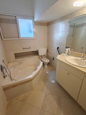 דירה, קריניצי, שכונת בן גוריון, מרכז העיר ג', רמת גן