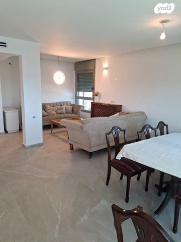 דירה, אברהם פררה, הולילנד, ירושלים