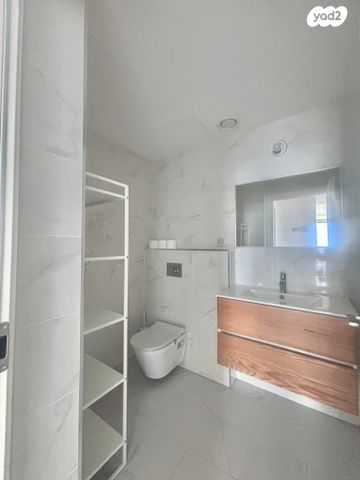 דירה, גרציאני יצחק 8, גני שרונה, קרית הממשלה, תל אביב יפו