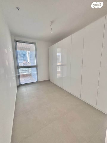 דירה, גרציאני יצחק 8, גני שרונה, קרית הממשלה, תל אביב יפו