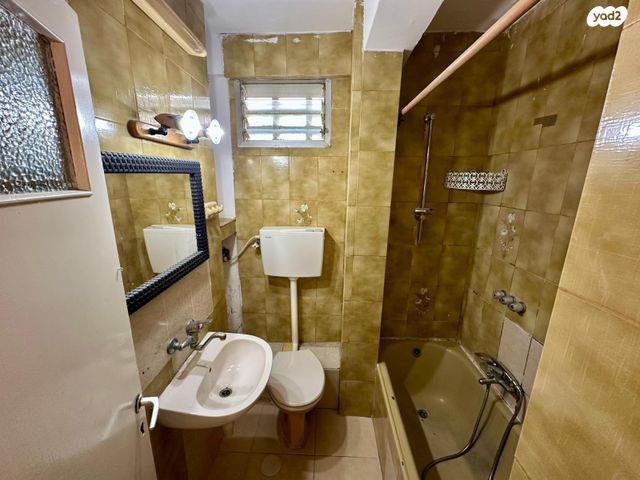 דירה, הגיבור האלמוני 10, יד אליהו, תל אביב יפו