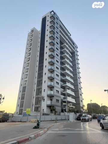 גג/ פנטהאוז, קהילת סלוניקי, תל אביב יפו