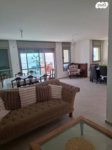 דירה, אברהם פררה, הולילנד, ירושלים