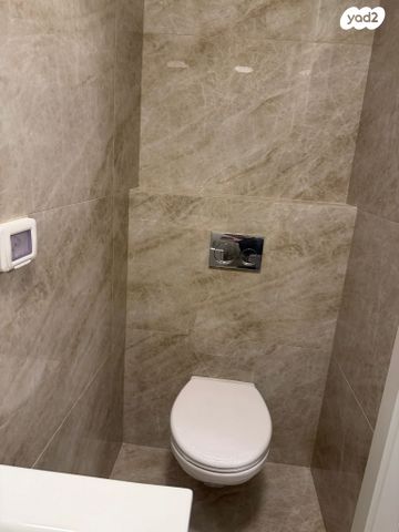 דירה, הרב עוזיאל, בית וגן, ירושלים