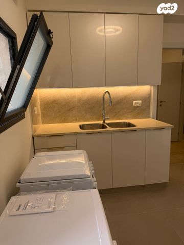 דירה, הרב עוזיאל, בית וגן, ירושלים