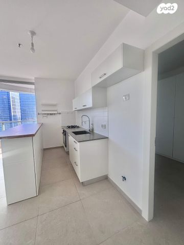 דירה, גרציאני יצחק 8, גני שרונה, קרית הממשלה, תל אביב יפו