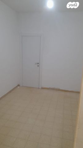 דירה, המלכים, ד' / מערב מרכז העיר, רחובות