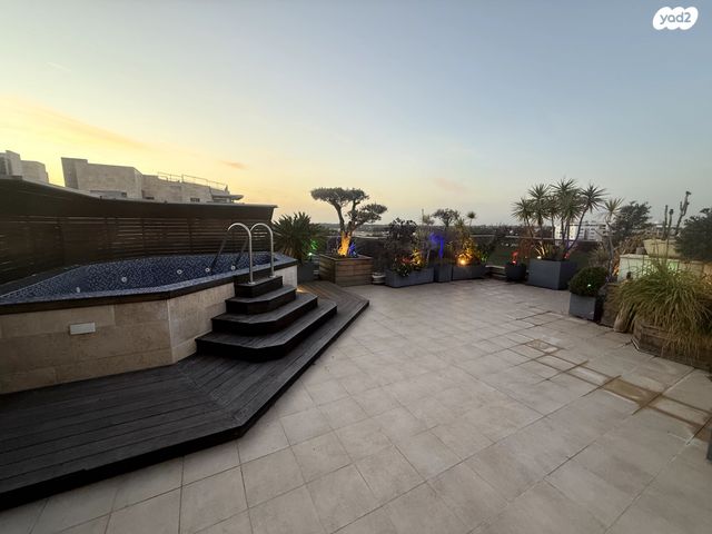 הרצליה הירוקה, נווה עובד