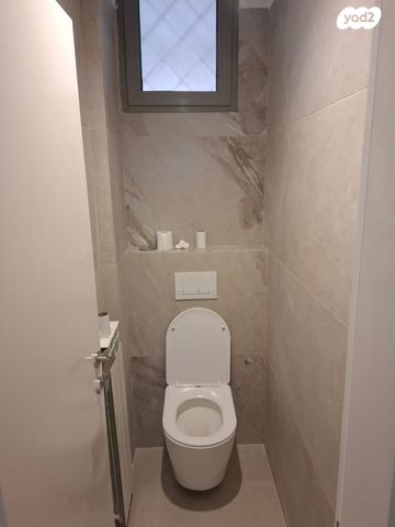 דירה, אברהם פררה, הולילנד, ירושלים