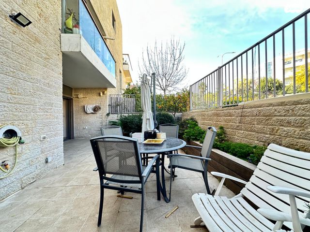 דירת גן, ארזה, מוצא עילית, מוצא עילית