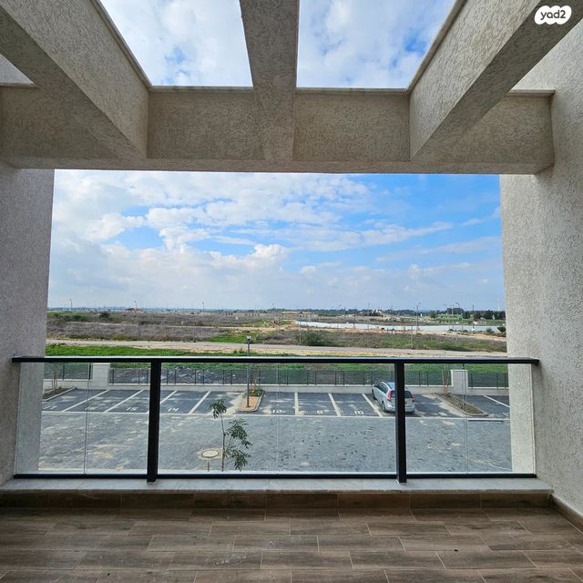 דירה, אלה, בת חפר, בת חפר