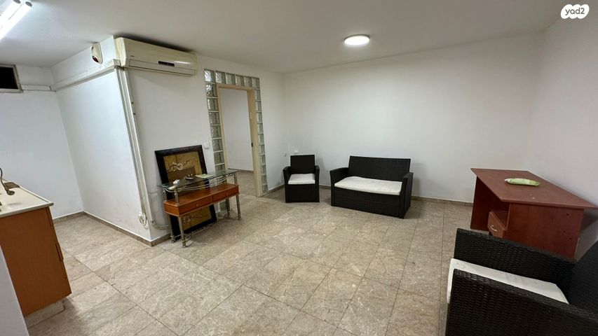 שדרות ירושלים 12