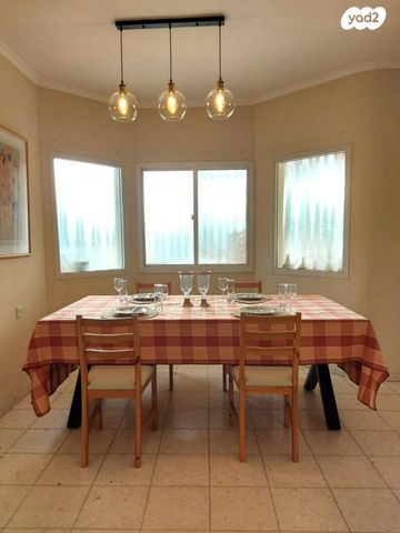 גג/ פנטהאוז, חדרה