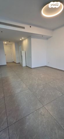 דירה, יצחק שדה 8, דרום מערב ותיק, בת ים