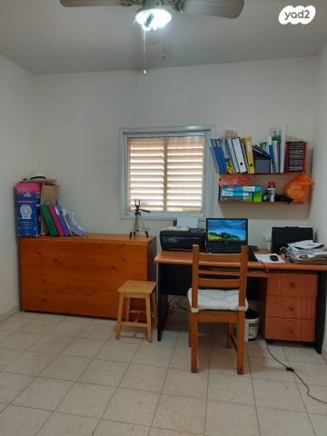 גג/ פנטהאוז, חדרה