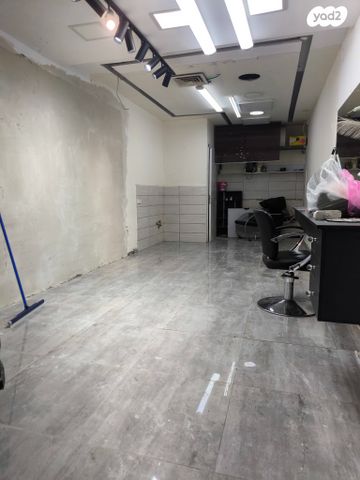 חנויות/ שטח מסחרי