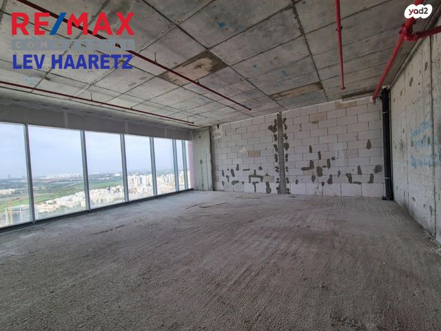 משרדים, בזל, פתח תקווה