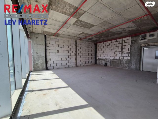 משרדים, בזל, פתח תקווה