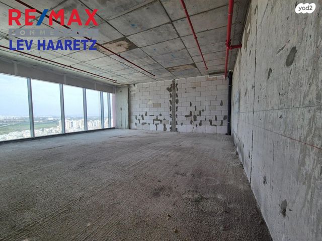 משרדים, בזל, פתח תקווה