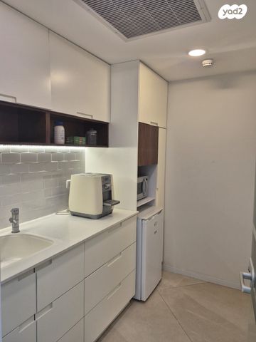 קליניקות, הנגר, הוד השרון