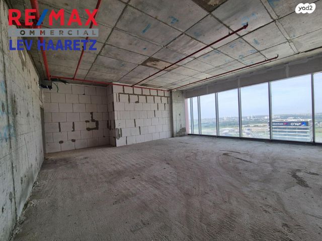 משרדים, בזל, פתח תקווה