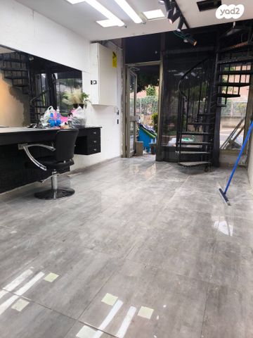 חנויות/ שטח מסחרי