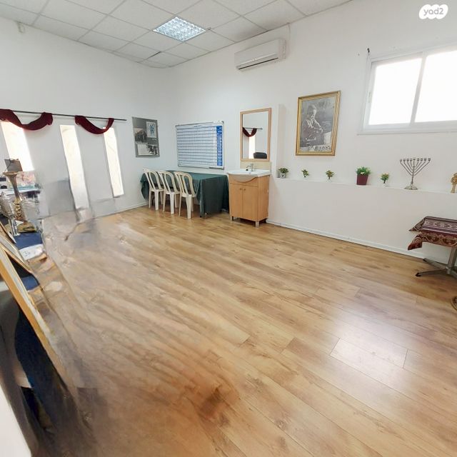 חנויות/ שטח מסחרי, הרצל, שעריים, רחובות