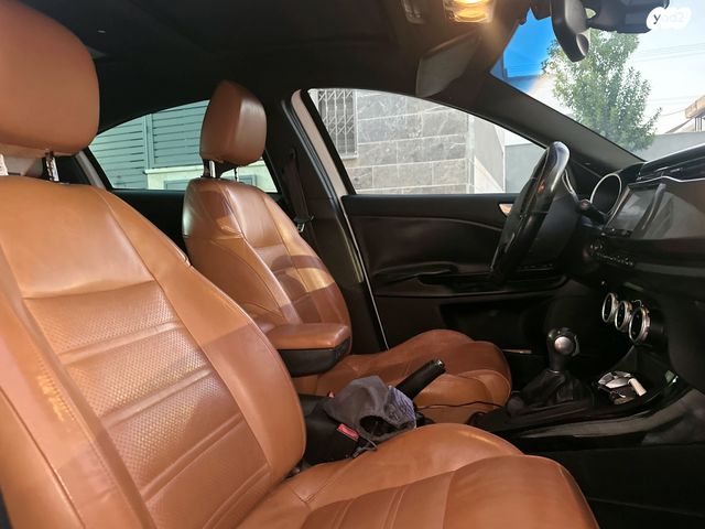 אלפא רומיאו ג'ולייטה