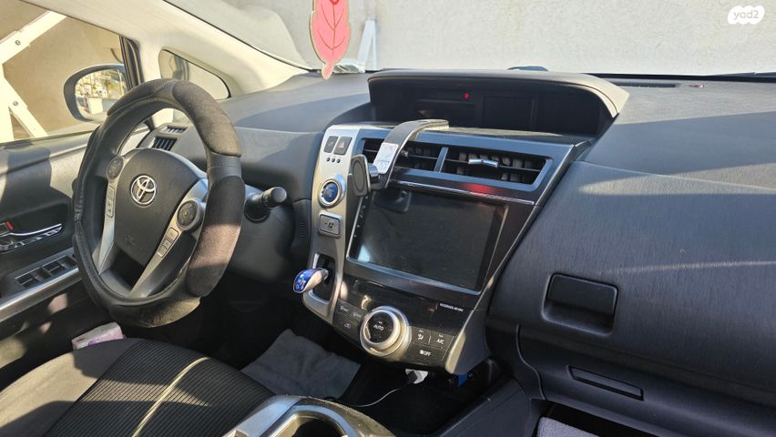 טויוטה פריוס פלוס