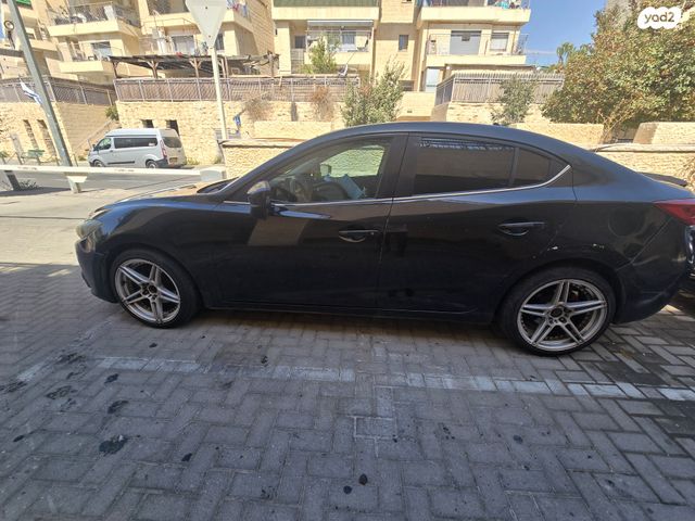 מודעת רכב מאזדה 3