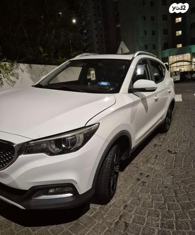 מודעת רכב אם ג'י ZS