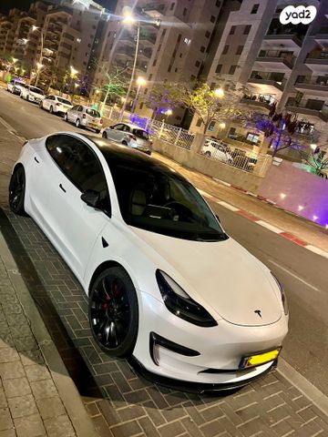 מודעת רכב טסלה מודל 3