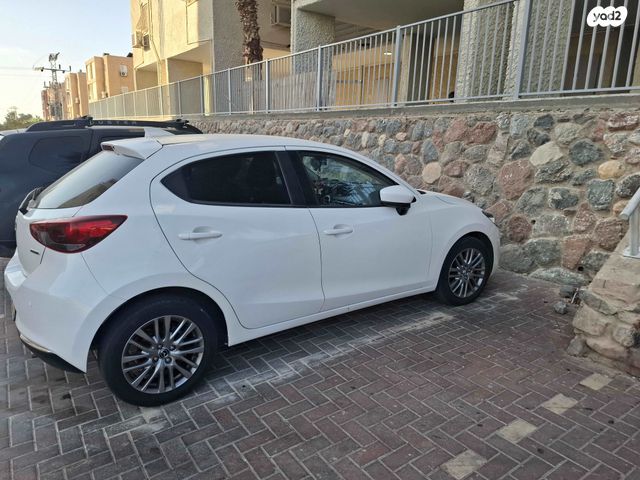 מודעת רכב מאזדה 2