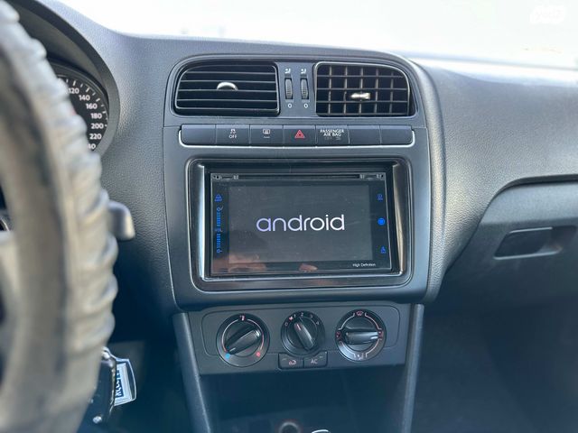 פולקסווגן פולו 