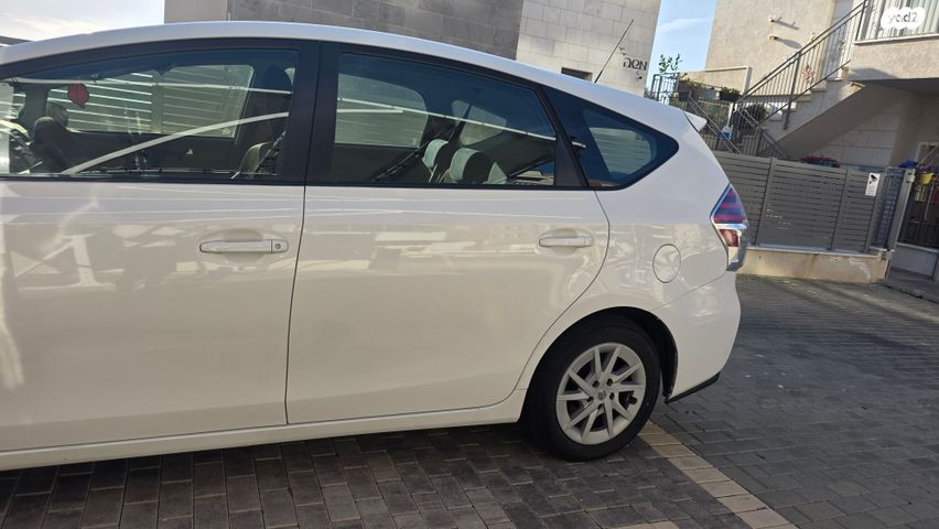 טויוטה פריוס פלוס